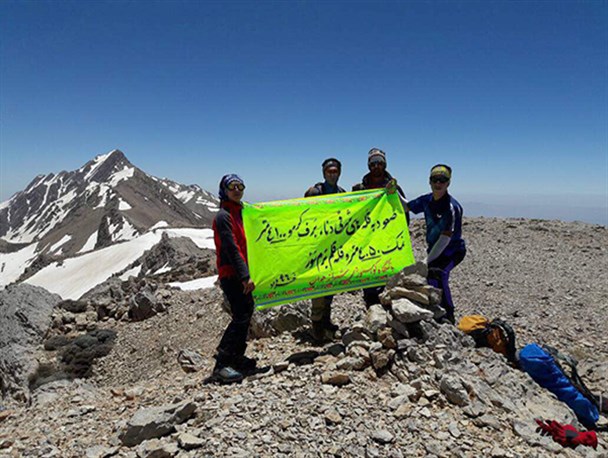 صعود کوهنوردان سپیدانی به قله دنا+تصاویر