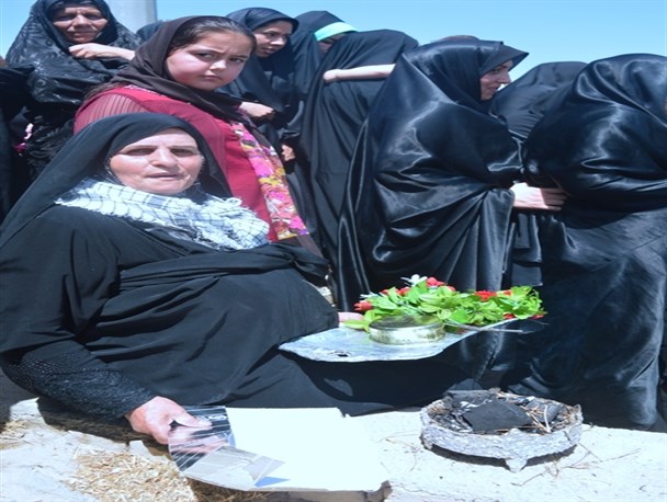 وداع با یک شهید مدافع حرم در رباط کریم / هدیه کوچک خواهر به شهید + گزارش تصویری