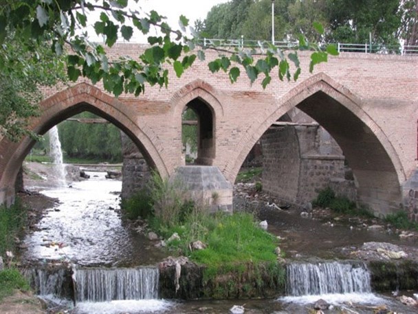 آغلاغان رودخانه همیشه جاری نیر