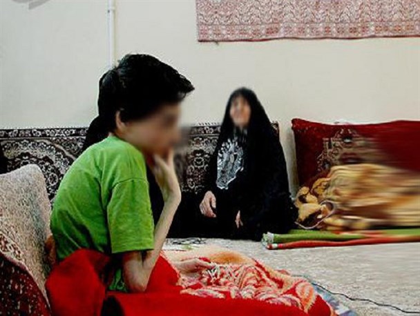 خانواده زندانیان، در بند بی پناهی/ رنج هایی که عزت می شکند
