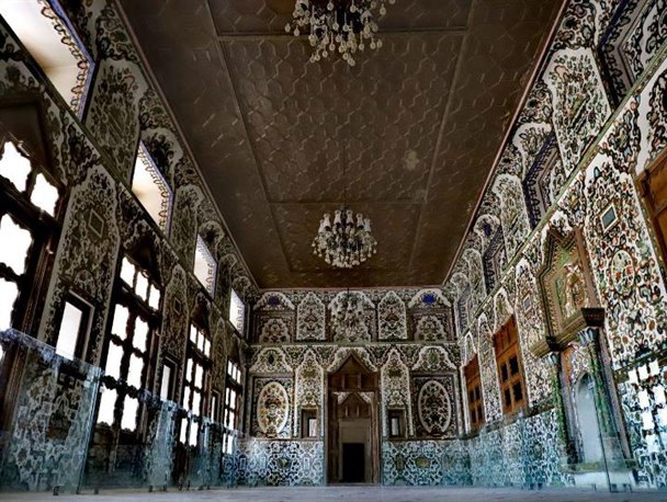 قلعه تاریخی چالشتر آمیزه‌ای از فرهنگ و هنر است/ بناهای باستانی، نیازمند نگاه دلسوزانه مسئولان