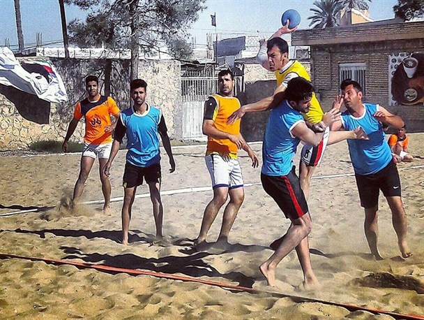 هندبال ساحلی نوجوانان قهرمانی جهان| پیروزی شیرین پسران ایران مقابل برزیل/ ساحلی بازان ایران در جمع ۸ تیم برتر