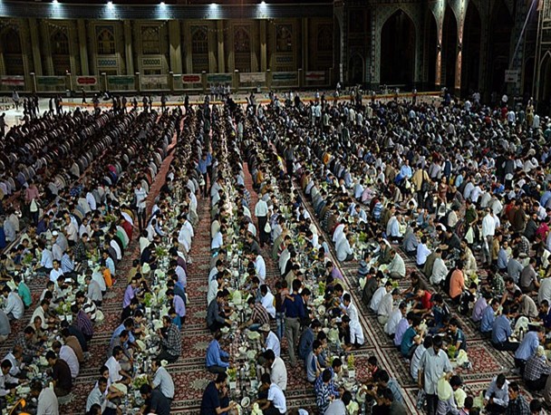 ضیافت افطاری در حرم مطهر امام رضا علیه السلام