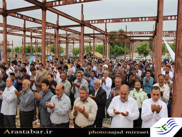 لحظه ناب عاشقی در نماز عید فطر اصلاندوز/تصویری