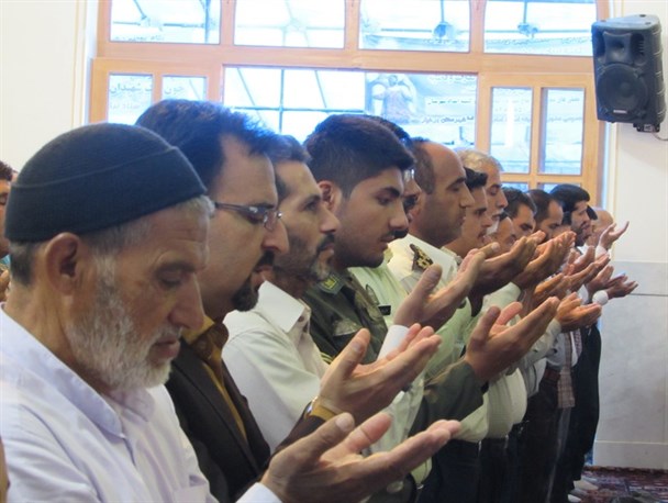 اقامه نماز عید فطر در حبیب آباد / تصاویر