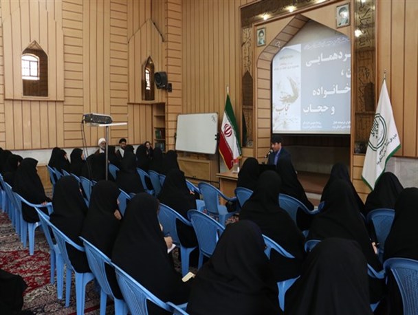 نفوذ غرب با تولید آثار هنری و محصولات سازمان های غیر دولتی انجام می شود