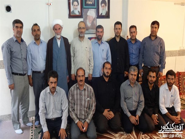 جمعی از عوامل ستادی دفتر نظارت و بازرسی انتخابات کنگاور با امام جمعه شهرستان دیدار کردند