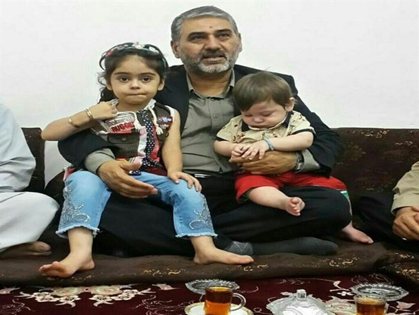 دیدار  فرمانده سپاه خوزستان با خانواده شهید مدافع حرم «حاج نادر حمید»+ تصاویر
