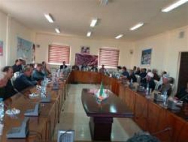 بزرگان و ریش سفیدان نقش کلیدی در حل مشکلات جامعه دارند