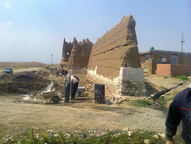 آغاز عملیات فصل دوم گارگاه مرمتی قلعه تاریخی روستای عسگرآباد کوه
