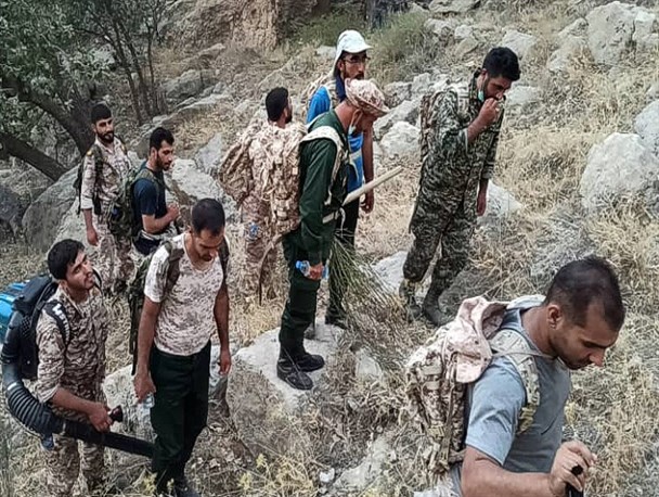 نقش‌آفرینی تیپ ۴۸ سپاه فتح در مهار آتش‌سوزی جنگل‌های گچساران+تصاویر و فیلم