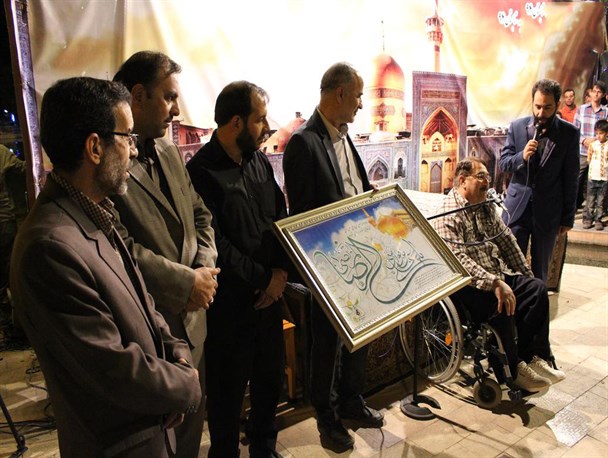 جشن آغاز دهه ی کرامت در قدمگاه امام رضا(ع) در شهر اقلید+تصاویر