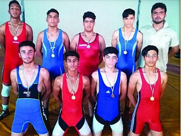 قهرمانی چغادک درمسابقات کشتی ساحلی استان