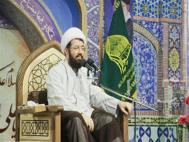 حفظ حرمت مؤمن از حرمت کعبه بالاتر است / انتخاب نام اهل بیت برای فرزند، موجب برکت است