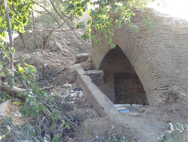 میراث فرهنگی آماده مرمت قسمت های فرو ریخته پل تاریخی حاج فتحعلی است