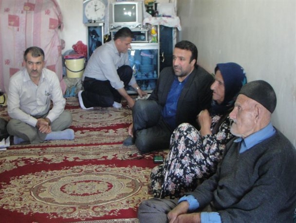 دیدار مدیرکل بنیاد شهید  گیلان با خانواده های شهدای روستای جلیسه +گزارش تصویری