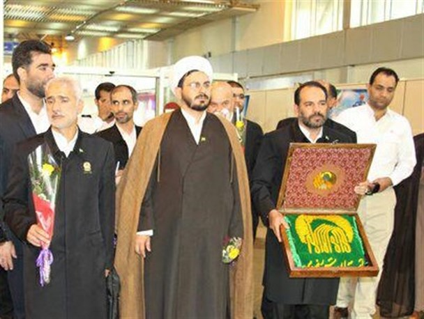 ورود 9 نفر از خدام حرم رضوی به استان بوشهر +تصاویر
