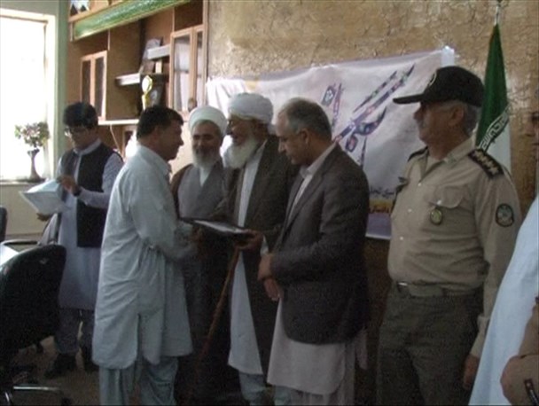 تجلیل از ۱۰ آزاده شهرستان خاش/ آزادگان، گنجینه‌ای از فرهنگ انسان‌ساز دوران دفاع مقدس و اسارت هستند + تصاویر