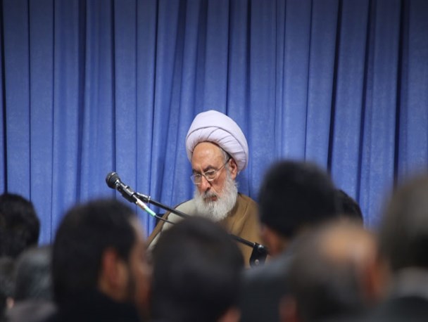 مسئولین فعلی از آزادگان درس عزت بگیرند و در برابر آمریکا ایستادگی کنند
