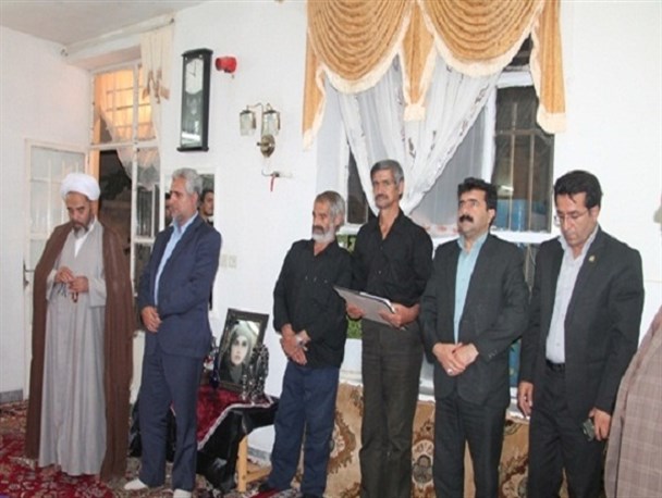 دیدار مسئولان با خانواده دانشجوی دختر اهداکننده عضو+ تصاویر