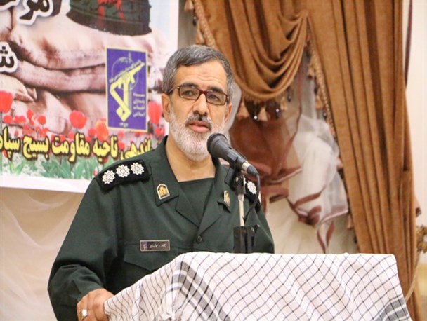 حفظ روحیه انقلابی، دشمنان را ناامید می کند/همه باید در تراز انقلاب اسلامی حرکت کنند