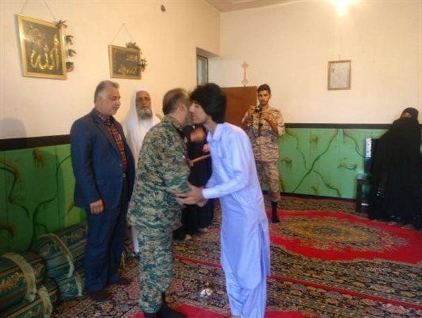 مسئولین میرجاوه با خانواده شهدا و آزادگان دیدار کردند + تصاویر