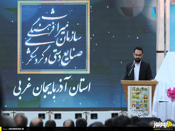 بی‌توجهی به اوقات شرعی به بهانه بازدید از یک نمایشگاه/ آتش‌بازی و رقص محلی جایگزین صدای اذان شد