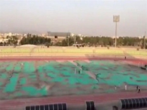 چمن ورزشگاه الغدیر به زمین‌های گل کوچک زاهدان منتقل شد