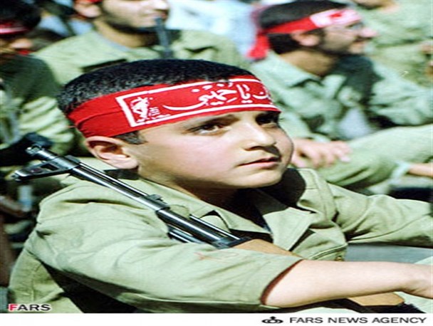 نواختن زنگ دانش‌آموز شهید در بهشت زهرا(س)