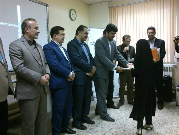مراسم تجلیل از ۴٠ دانش آموز ممتاز شاهد و ایثارگر شهرستان فومن برگزار شد