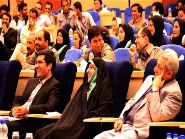 نشست صمیمانه رئیس سازمان محیط زیست کشور با فعالان سمن های میحط زیست همدان+تصاویر