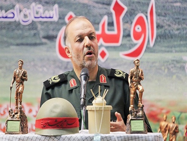 کسانی که قائل به تضعیف بنیه دفاعی‌اند یا غافل هستند یا خائن/ توان موشکی یکی از پایه‌های اقتدار کشور است