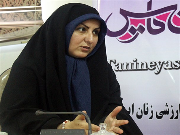 نویسنده "عباس دست طلا": نویسندگان دفاع مقدس از مظلوم‌ترین نویسندگان هستند/ ماجرای شیرین امضای کتاب توسط رهبر