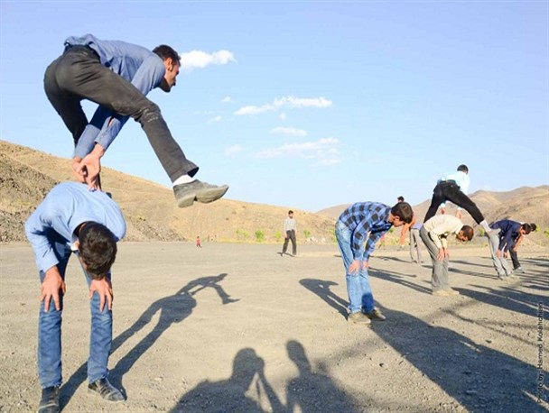 اجرای بازی‌های بومی محلی در «روز جمع آوری گردو» از دریچه دوربین