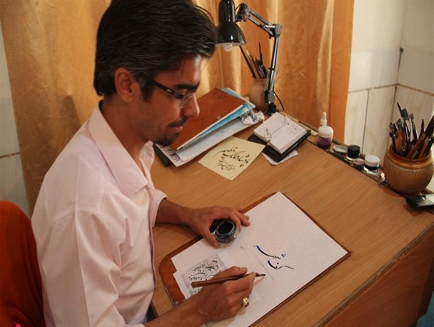 روایتی از استاد خوشنویسی سمیرمی/ از مشقتهای راه تا برپایی ۱۷ نمایشگاه در شهرهای مختلف