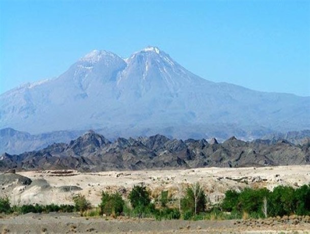 صعود کارگران سراسر ایران به قله ۴۰۵۰ متری تفتان/ مناطق بکر و دیدنی سیستان و بلوچستان به همه کشور معرفی شود
