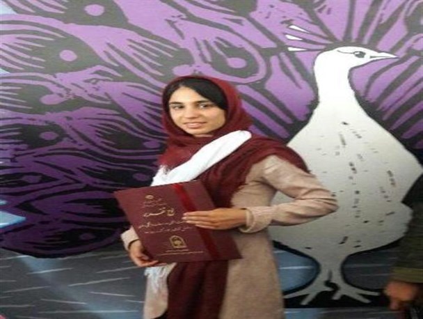 شعر گفتن ذاتی است؛ نیازمند کشف و فرصت است/ جوانان تفنّنی شعر می گویند
