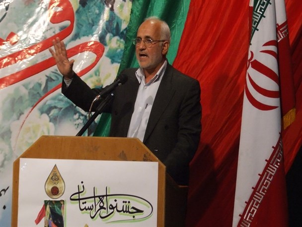 روی آوردن برخی شاعران به اشعار مبتذل، مهمترین خطر برای ادبیات فارسی است