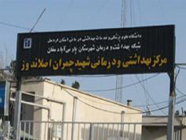 تجمع 60 نفری مردم به دلیل نبود پزشک معالج در مقابل بخشداری اصلاندوز