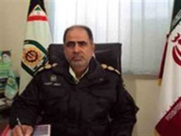 توزیع کلاه ایمنی رایگان بین موتورسواران