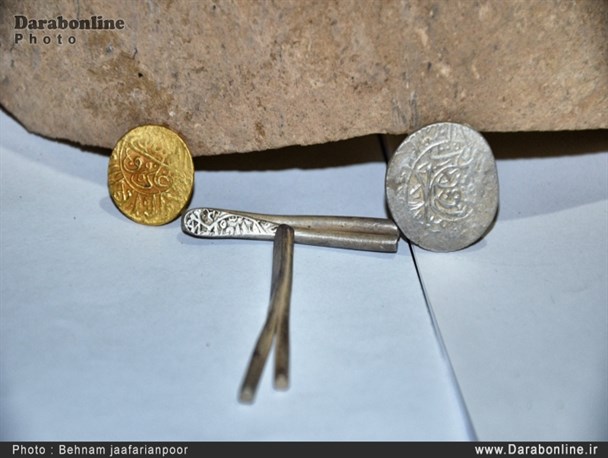 کشف 1009 سکه تاریخی صفویه در داراب+تصاویر