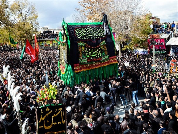 آیین نخل گردانی؛ نمادی که ارادت مردم خمین را به امام حسین(ع) نشان می‌دهد