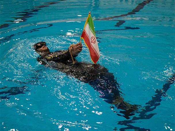 شنا برای گرامیداشت شهدای غواص