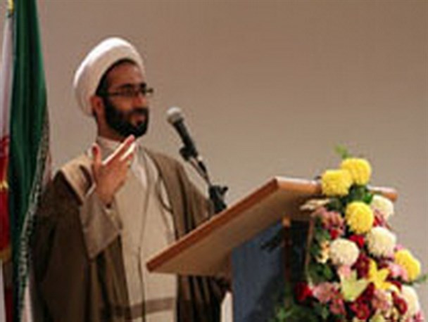 امام جمعه همدان در زمان تمجید مشاور وزیر از "سران فتنه" حضور نداشت/ باطن خبیثانه فتنه‌گران با برگزاری همایش تطهیر نمی‌شود