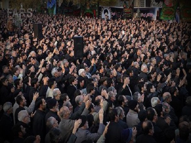 تجمع بزرگ هیئات مذهبی خوراسگان با شعار «لبیک یا حسین (ع)» برگزار شد