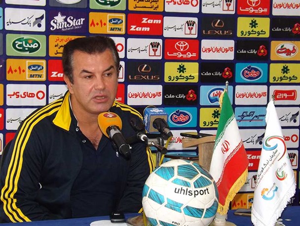 ملوان بازیکنان نجیبی دارد/مشکلات مالی بر عملکرد تیم تاثیرگذار است