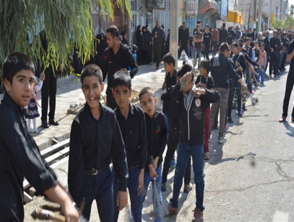 حضور چشمگیر جوانان و نوجوانان شمال استان در مراسم سوگواری امام حسین ستودنی است