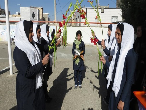 همایش نهضت دخترانه "ما زنده ایم" در دهگلان برگزار شد