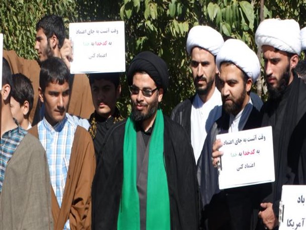 تجمع طلاب و استادان حوزه علمیه الیگودرز در پاسخ به سخنان ترامپ +تصویر