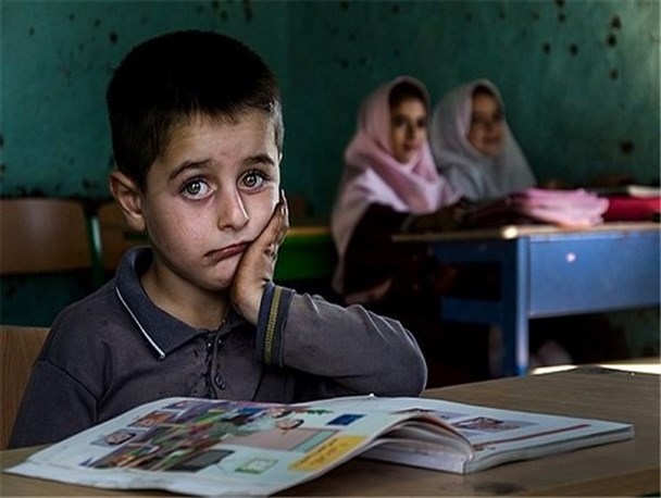 سقف لرزان مدرسه و چشمان نگران خانواده های عشایر نصرآباد جرقویه